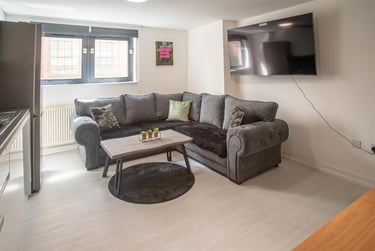 4 bed flat, Derby Road, Radford, Nottingham, NG71LR - Image 3